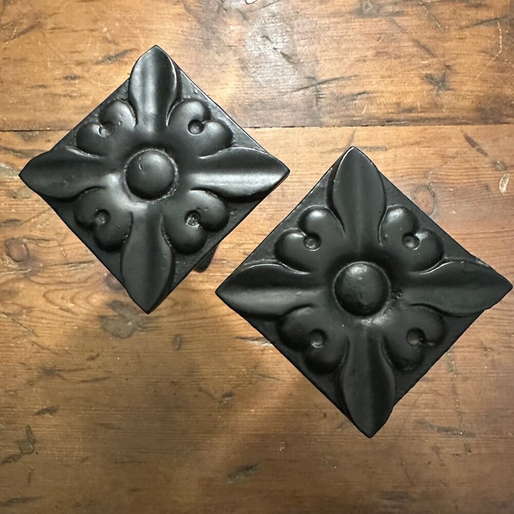 Anthropologie Set of Fleur de Lis Black Iron Holdbacks